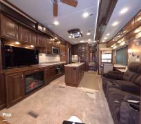 2017 DRV Mobile Suites 38RSSA, $ 75,500