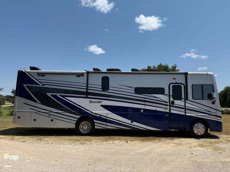 2024 Fleetwood Bounder 35K, $ 160,000