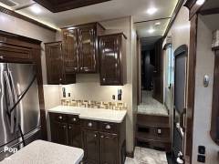 2018 CrossRoads Redwood 3401RL, $ 50,000