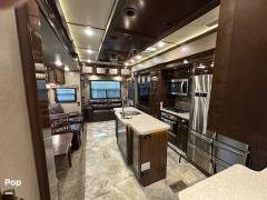 2018 CrossRoads Redwood 3401RL, $ 50,000