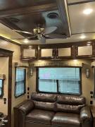 2018 CrossRoads Redwood 3401RL, $ 50,000
