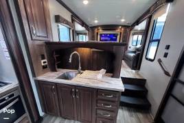 2017 Keystone Montana 3731FL, $ 39,900