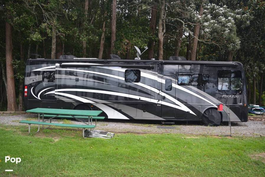 2019 Thor Motor Coach Palazzo 37.4, $ 109,000
