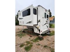 2019 Lance 975, $ 29,000