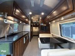 2017 Airstream Classic 30 Queen, $ 100,000