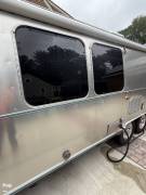 2017 Airstream Classic 30 Queen, $ 100,000