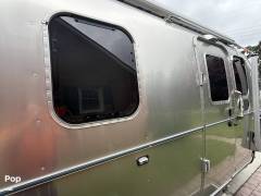 2017 Airstream Classic 30 Queen, $ 100,000