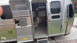 2017 Airstream Classic 30 Queen, $ 100,000
