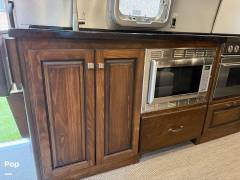 2017 Airstream Classic 30 Queen, $ 100,000