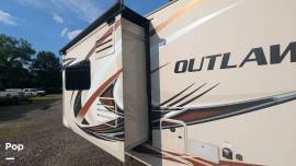 2019 Thor Motor Coach Outlaw 29J, $ 83,900