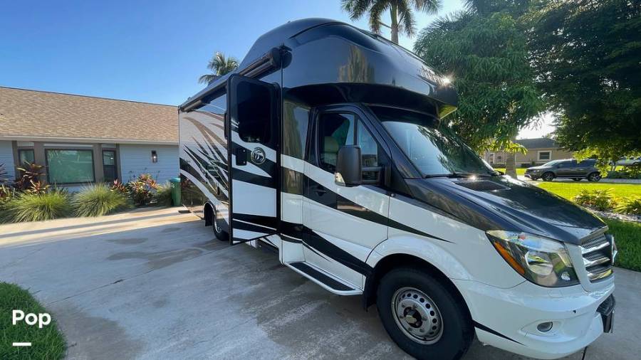 2018 Tiffin Wayfarer 24FW, $ 79,000