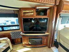 2016 Winnebago Grand Tour 42QL, $ 195,000