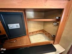 2016 Winnebago Grand Tour 42QL, $ 195,000