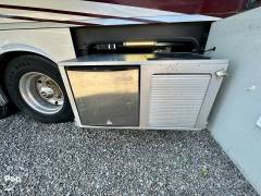 2016 Winnebago Grand Tour 42QL, $ 195,000