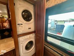 2016 Winnebago Grand Tour 42QL, $ 195,000