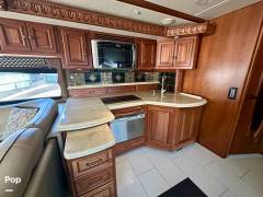 2016 Winnebago Grand Tour 42QL, $ 195,000