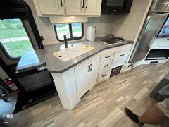 2022 Winnebago Adventurer 35F, $ 105,000