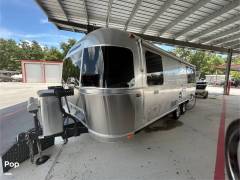 2020 Airstream Flying Cloud 25FB Twin, $ 65,000