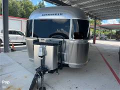 2020 Airstream Flying Cloud 25FB Twin, $ 65,000