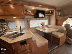 2019 Winnebago Minnie Winnie 31G, $ 65,000