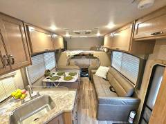 2021 Thor Motor Coach Four Winds 26B, $ 44,000