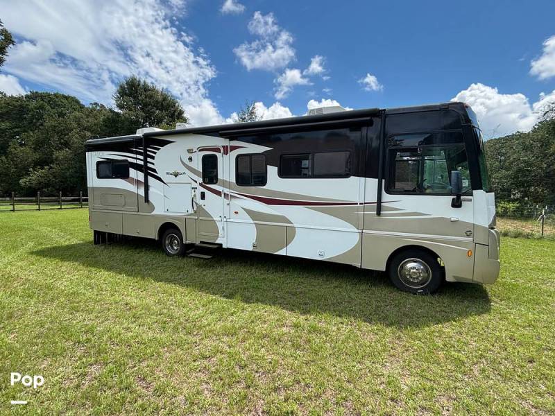 2011 Itasca Sunova 33C, $ 45,000
