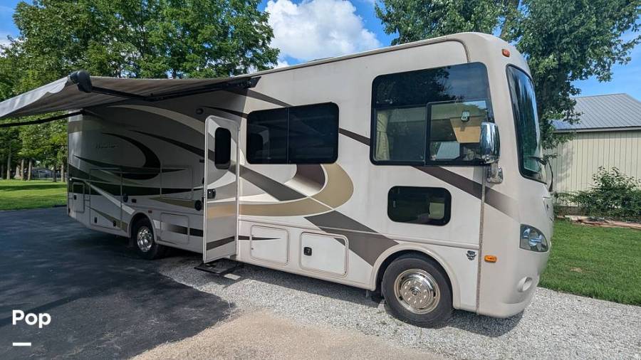 2016 Thor Motor Coach Hurricane 32N, $ 49,900