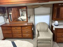 2007 Fleetwood Revolution LE 40V, $ 69,900
