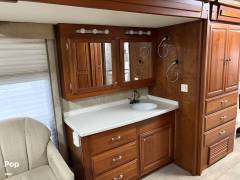 2007 Fleetwood Revolution LE 40V, $ 69,900