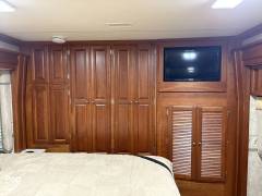 2007 Fleetwood Revolution LE 40V, $ 69,900