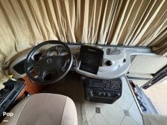 2007 Fleetwood Revolution LE 40V, $ 69,900