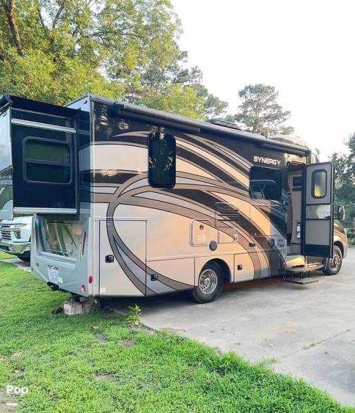 2017 Thor Motor Coach Synergy SP24, $ 67,999