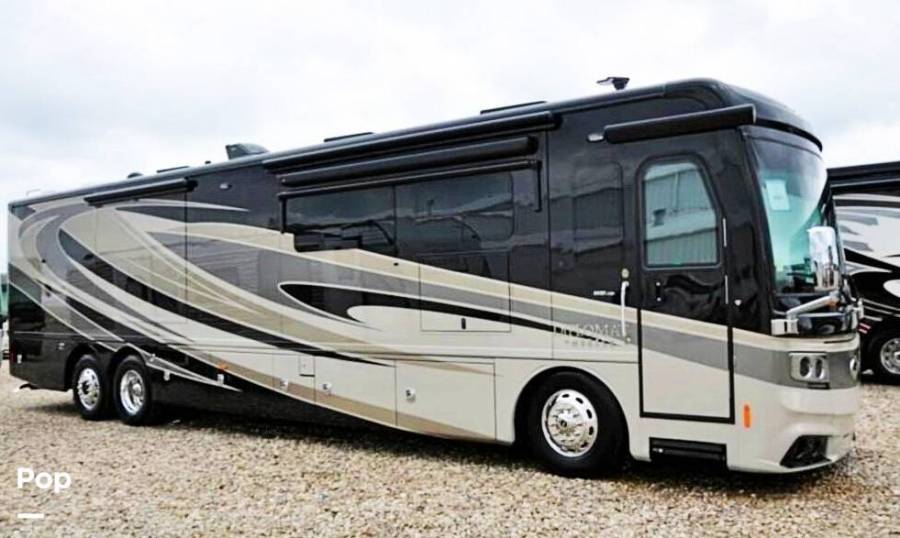 2017 Monaco Diplomat 43S, $ 195,000