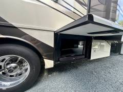2016 Newmar Ventana 4381, $ 217,000