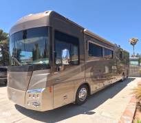 2006 Winnebago Tour 40KD, $ 45,000