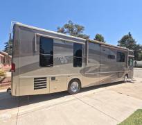 2006 Winnebago Tour 40KD, $ 45,000