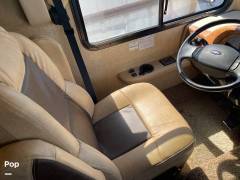 2015 Thor Motor Coach Hurricane 27K, $ 30,000