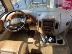 2015 Thor Motor Coach Hurricane 27K, $ 30,000