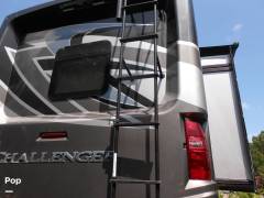 2022 Thor Motor Coach Challenger 37FH, $ 132,000