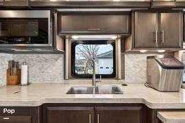2022 Thor Motor Coach Venetian F42, $ 259,999