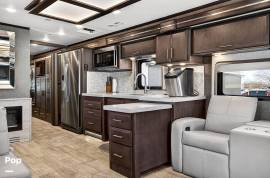2022 Thor Motor Coach Venetian F42, $ 259,999