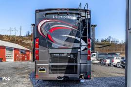 2022 Thor Motor Coach Venetian F42, $ 259,999