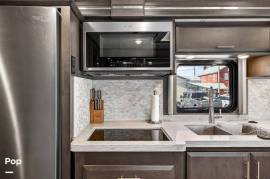 2022 Thor Motor Coach Venetian F42, $ 259,999
