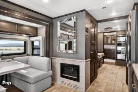 2022 Thor Motor Coach Venetian F42, $ 259,999
