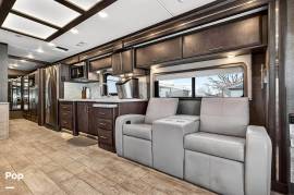2022 Thor Motor Coach Venetian F42, $ 259,999