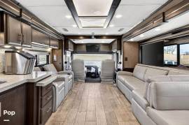 2022 Thor Motor Coach Venetian F42, $ 259,999