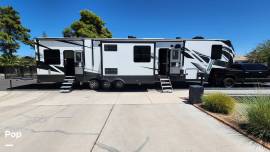 2021 Dutchmen Voltage 4225 Toy Hauler, $ 76,000