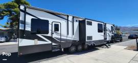 2021 Dutchmen Voltage 4225 Toy Hauler, $ 76,000