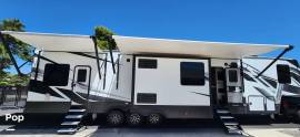 2021 Dutchmen Voltage 4225 Toy Hauler, $ 76,000