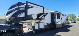 2021 Dutchmen Voltage 4225 Toy Hauler, $ 76,000